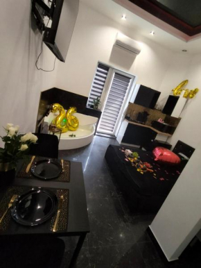 Apartament Czarny z Jacuzzi